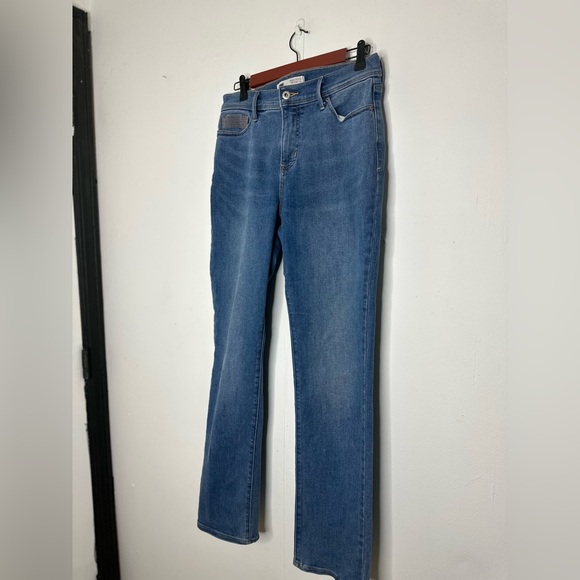 Women's Levi's® Classic Straight-Leg Jeans - Picture 3 of 9